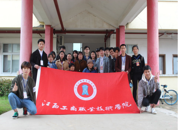 撰稿:黃麗賢學(xué)雷鋒,送溫暖244.png